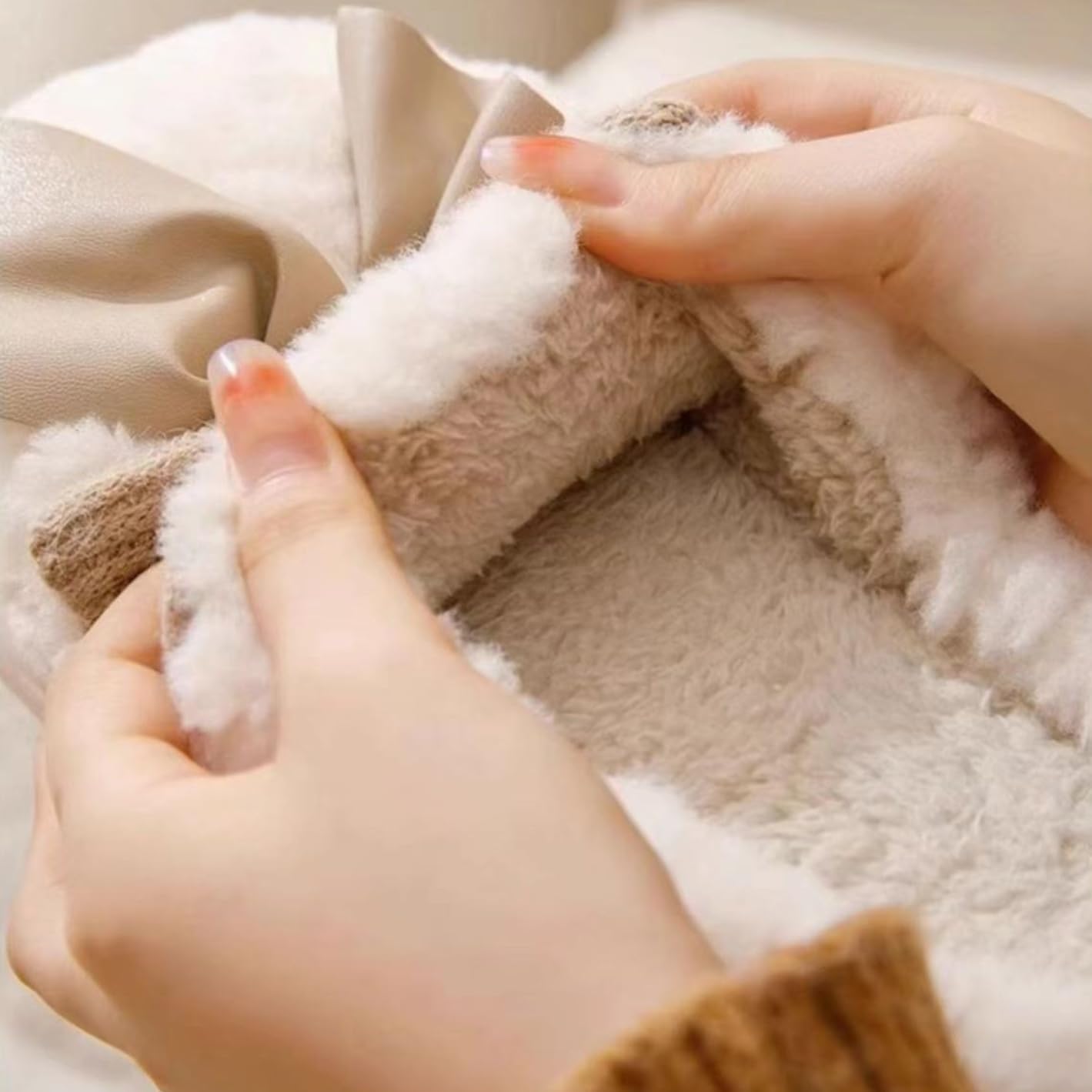 Plush Cute Bow Slippers for Women – Furry Comfy Indoor Outdoor Non-Slip House Slippers